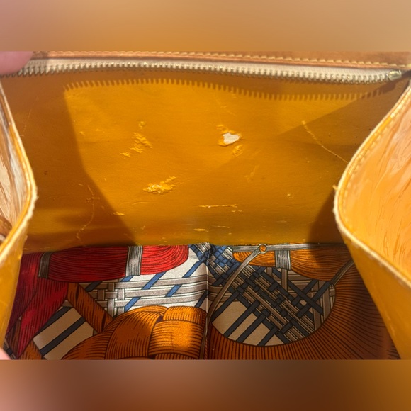 Vintage Louis Vuitton Yellow Vernis Forsythe (without scarf) - Picture 11 of 16